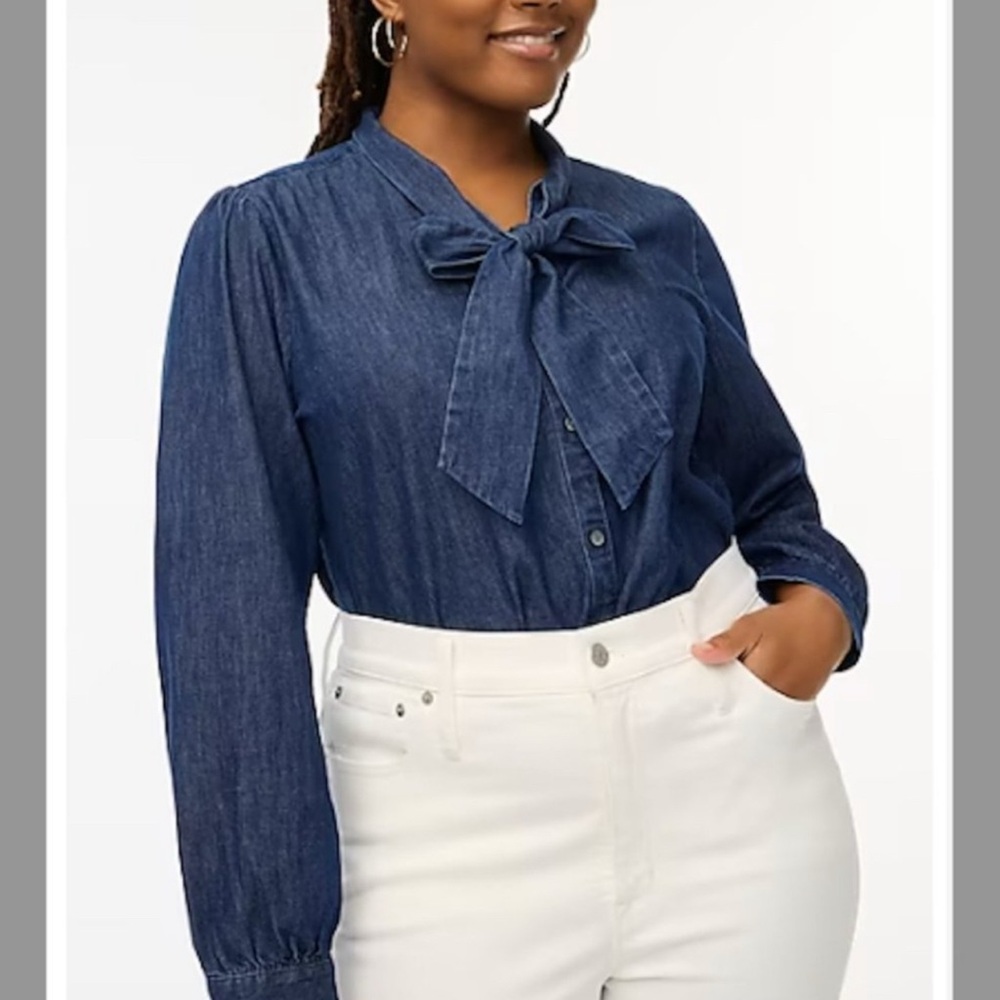 NEW J.Crew Chambray Bow Neck Shirt Harbor Blue Wash XS
Button Down‎